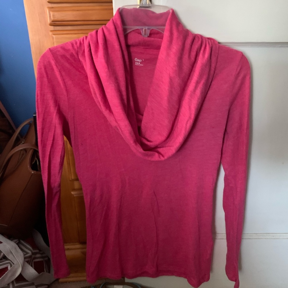Gap long sleeved tee